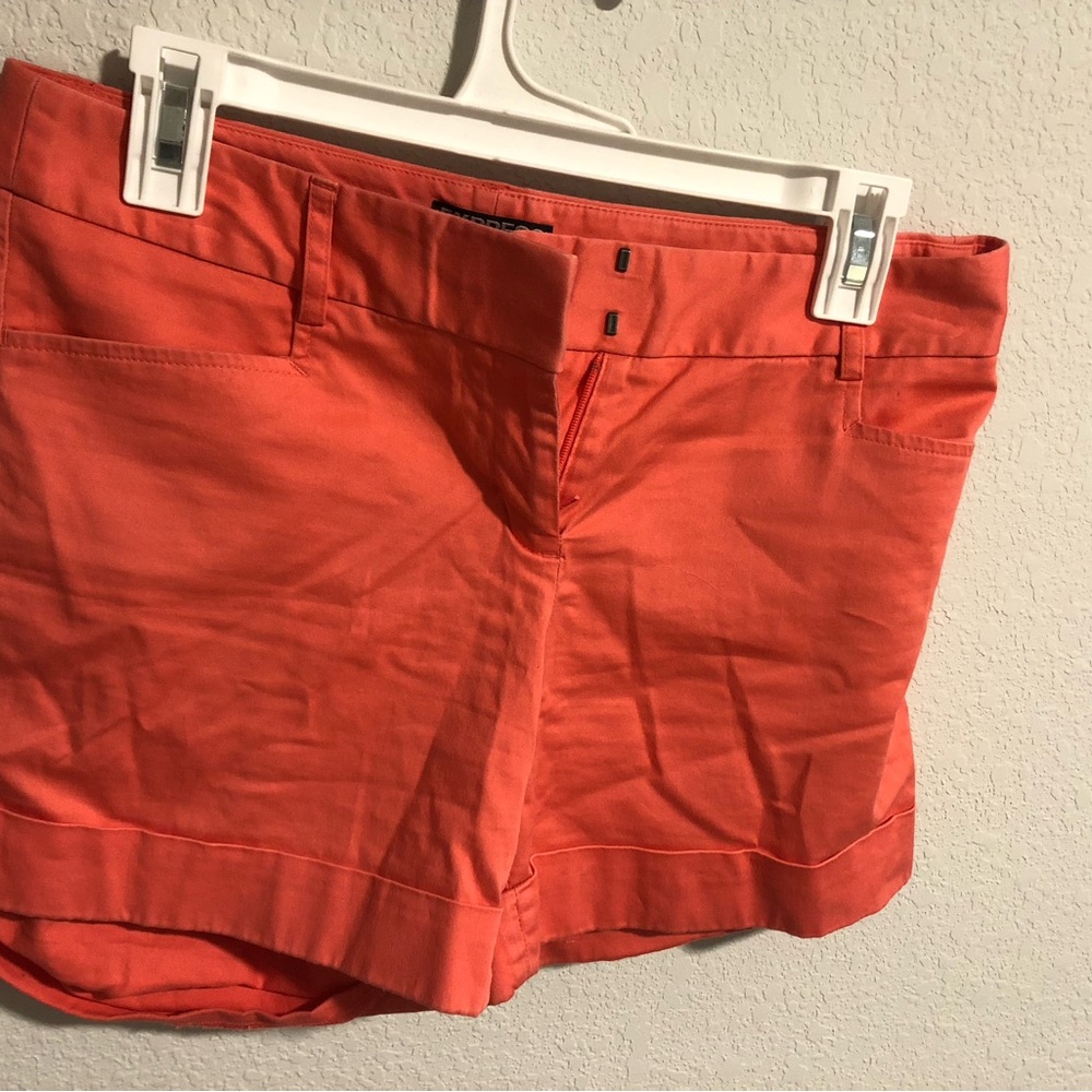 Express Editor Size 2 Coral Shorts